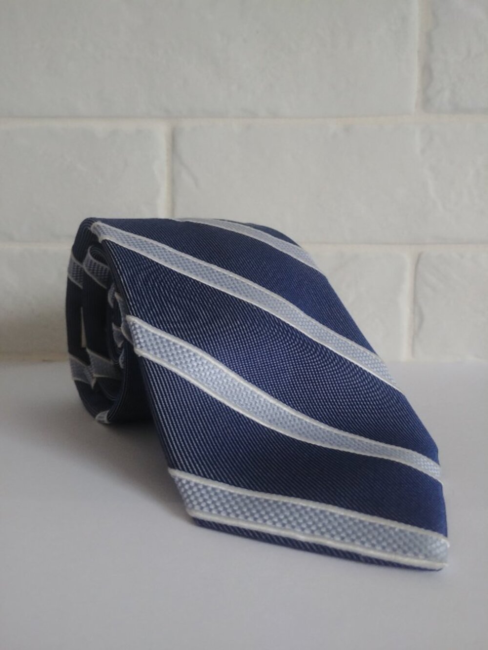 Joseph Abboud 100% silk blue striped tie